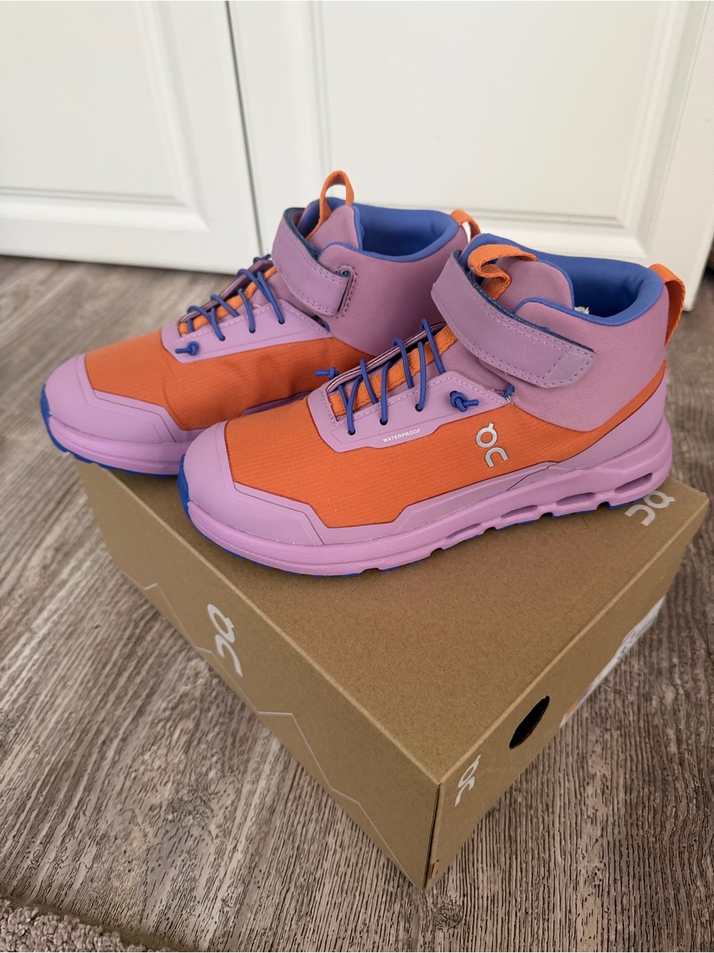 On Running Kids Cloud Hi Mid-Top Sneakers in Orange & Purple
